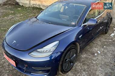 Седан Tesla Model 3 2018 в Ровно