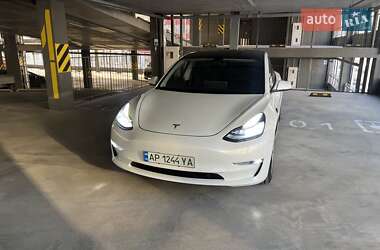 Седан Tesla Model 3 2021 в Киеве