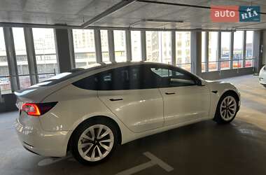 Седан Tesla Model 3 2021 в Киеве