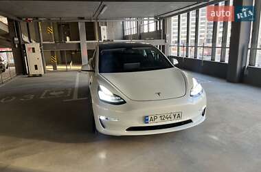 Седан Tesla Model 3 2021 в Киеве