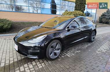 Седан Tesla Model 3 2020 в Зміїві