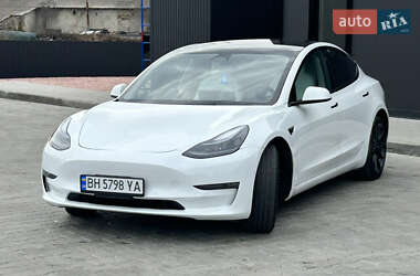 Седан Tesla Model 3 2021 в 