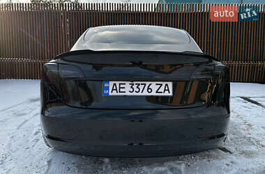 Седан Tesla Model 3 2022 в 