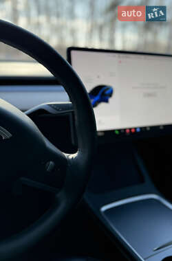 Седан Tesla Model 3 2021 в 