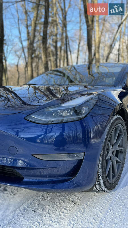 Седан Tesla Model 3 2021 в 