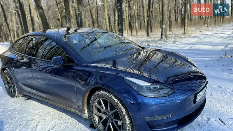 Седан Tesla Model 3 2021 в 