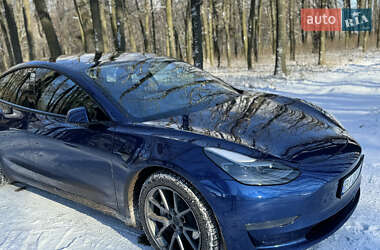 Седан Tesla Model 3 2021 в 