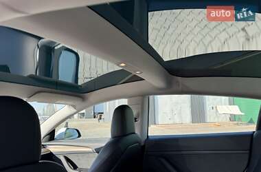 Седан Tesla Model 3 2022 в 