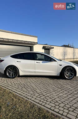 Седан Tesla Model 3 2021 в 