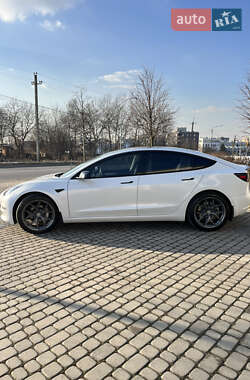 Седан Tesla Model 3 2021 в 