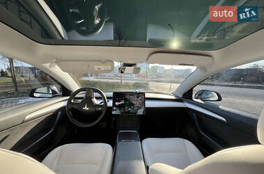 Седан Tesla Model 3 2021 в 