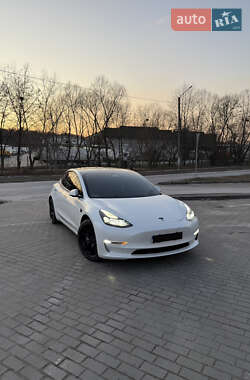 Седан Tesla Model 3 2021 в 