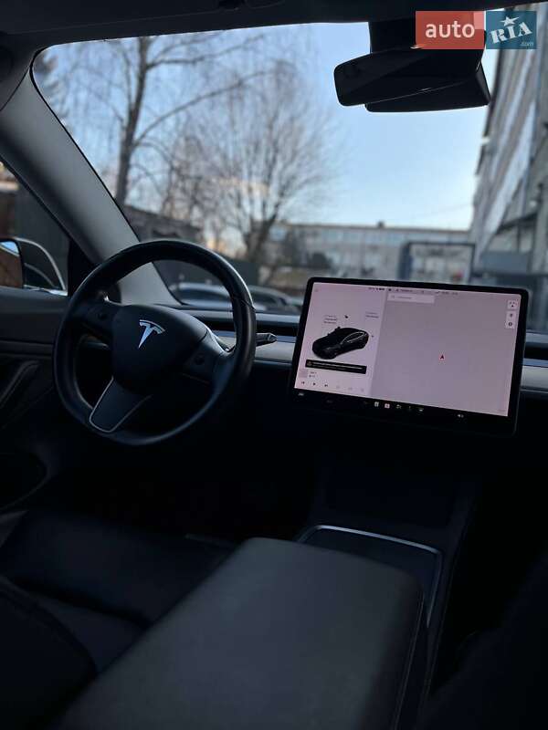 Седан Tesla Model 3 2019 в Львові