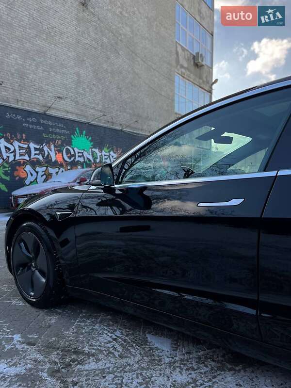 Седан Tesla Model 3 2019 в Львові