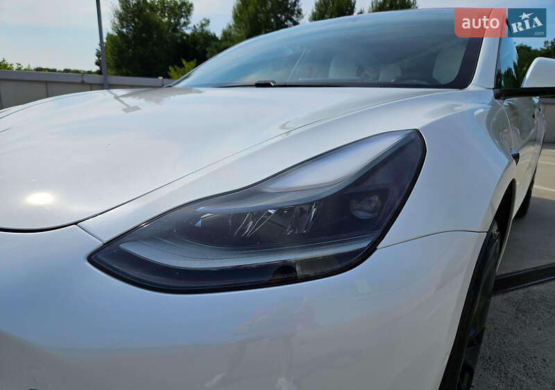 Седан Tesla Model 3 2021 в Києві