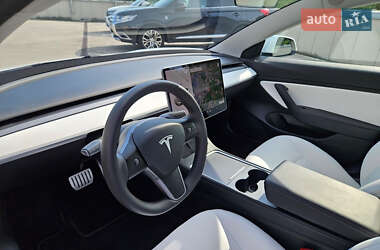 Седан Tesla Model 3 2021 в 