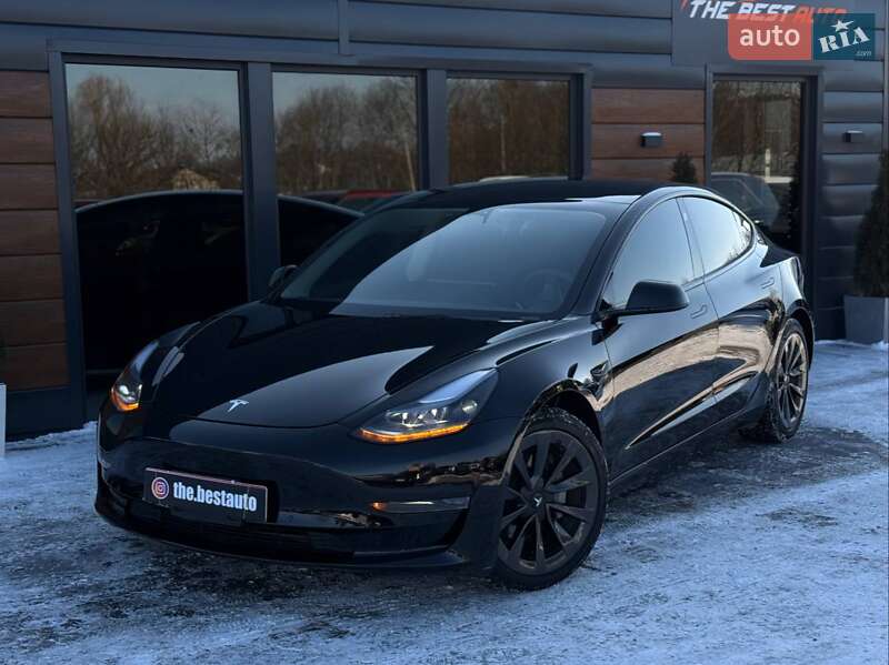 Седан Tesla Model 3 2022 в Ровно