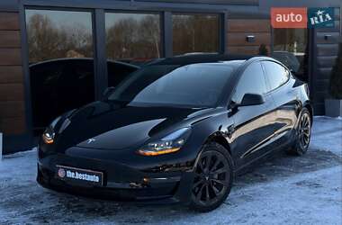 Седан Tesla Model 3 2022 в Ровно