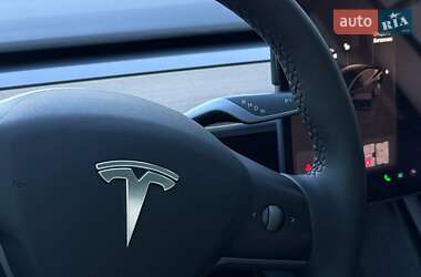 Седан Tesla Model 3 2022 в Ровно