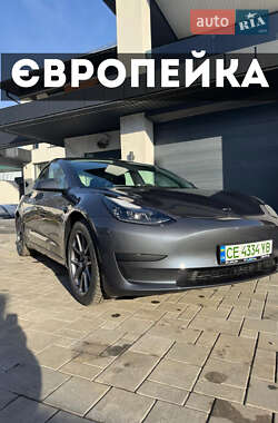 Седан Tesla Model 3 2023 в Чернівцях