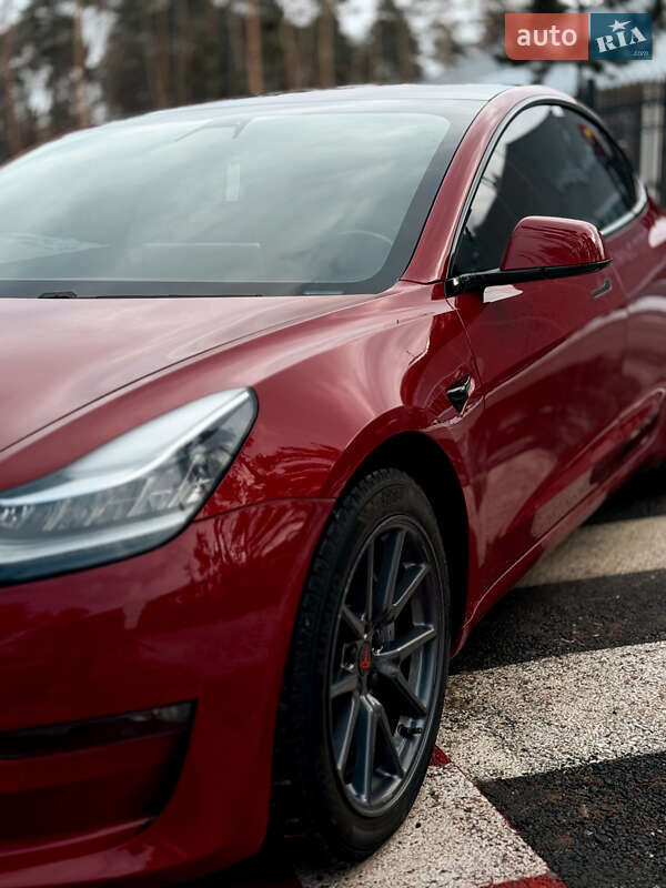 Седан Tesla Model 3 2018 в Житомирі