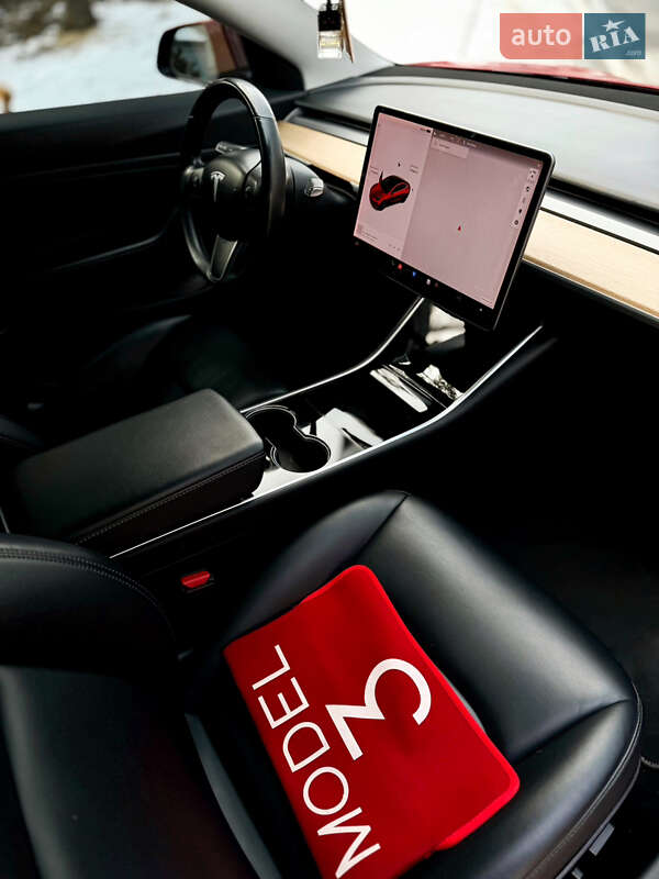Седан Tesla Model 3 2018 в Житомирі