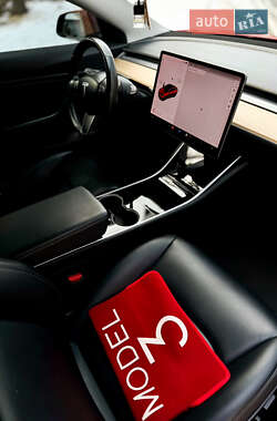 Седан Tesla Model 3 2018 в 