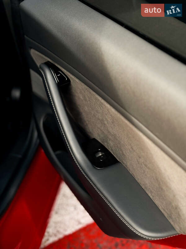 Седан Tesla Model 3 2018 в Житомирі