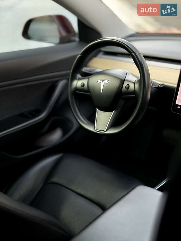 Седан Tesla Model 3 2018 в Житомирі