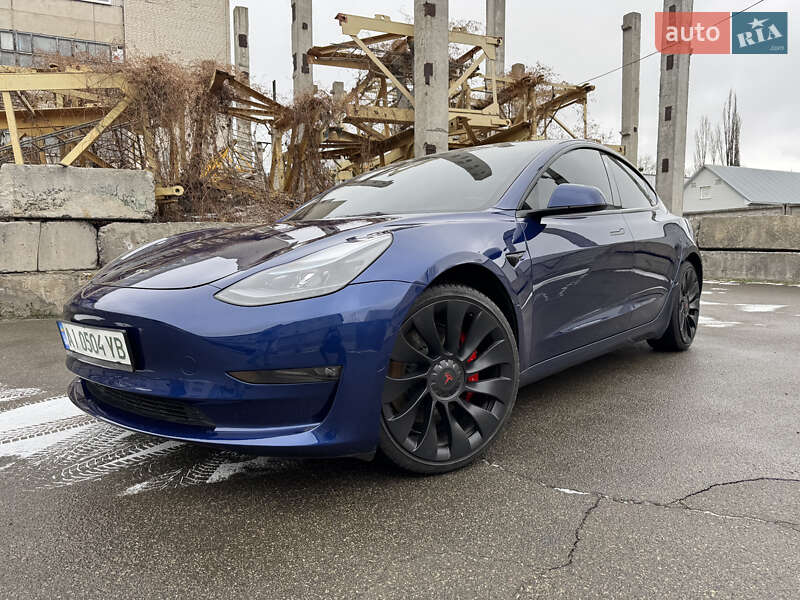 Седан Tesla Model 3 2022 в 