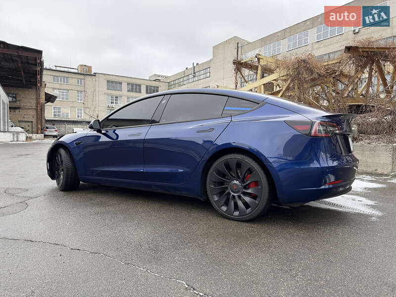 Седан Tesla Model 3 2022 в Киеве