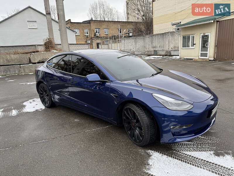Седан Tesla Model 3 2022 в Киеве