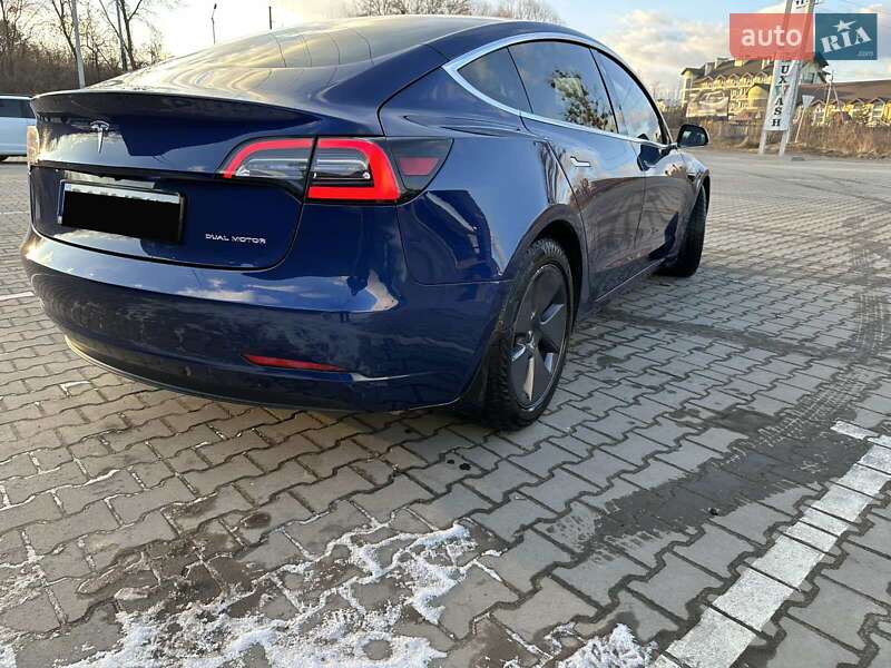 Седан Tesla Model 3 2020 в Львові
