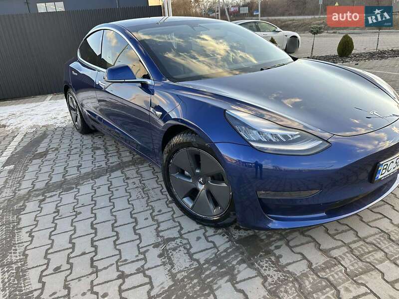 Седан Tesla Model 3 2020 в Львові