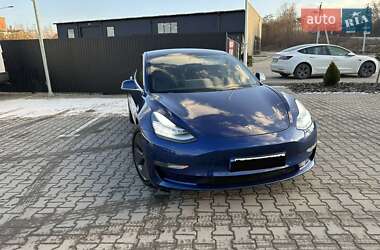 Седан Tesla Model 3 2020 в Львове