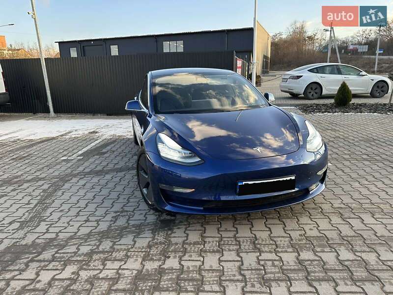 Седан Tesla Model 3 2020 в Львові
