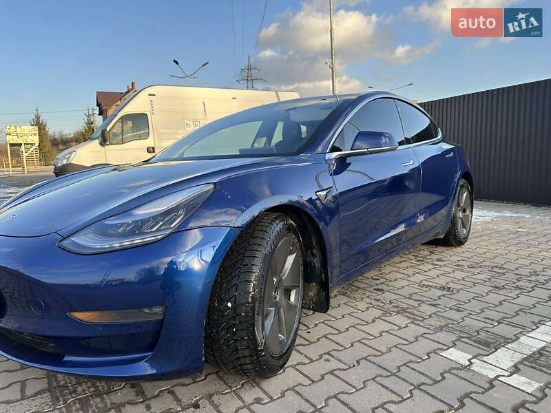 Седан Tesla Model 3 2020 в Львові