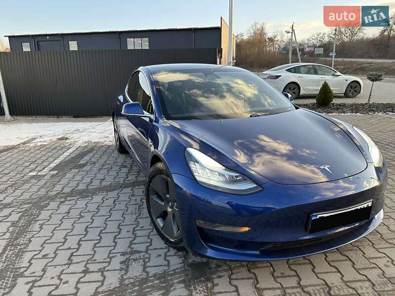 Седан Tesla Model 3 2020 в Львові