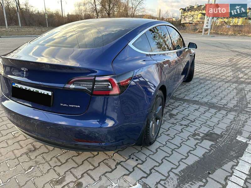 Седан Tesla Model 3 2020 в Львові