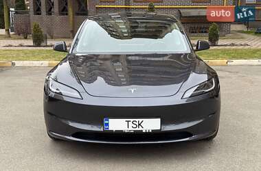 Седан Tesla Model 3 2024 в 