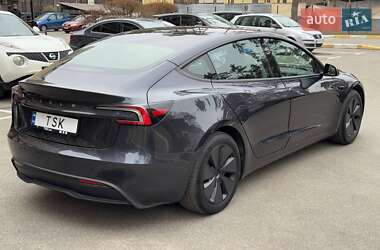 Седан Tesla Model 3 2024 в 