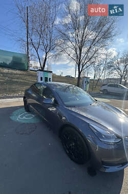 Седан Tesla Model 3 2022 в 