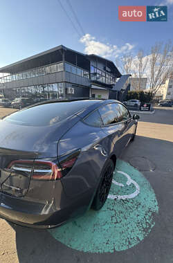 Седан Tesla Model 3 2022 в 