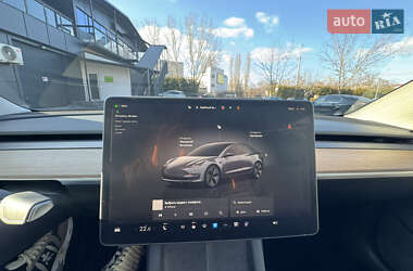 Седан Tesla Model 3 2022 в 