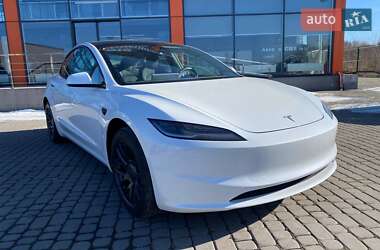 Tesla Model 3 2024