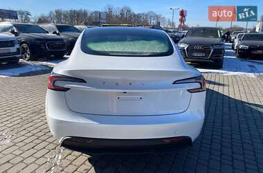 Седан Tesla Model 3 2024 в 