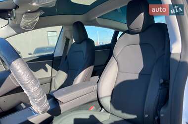 Седан Tesla Model 3 2024 в 