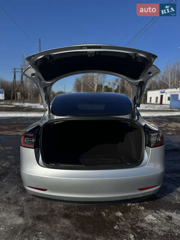 Седан Tesla Model 3 2018 в Киеве