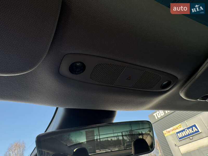 Седан Tesla Model 3 2018 в Киеве