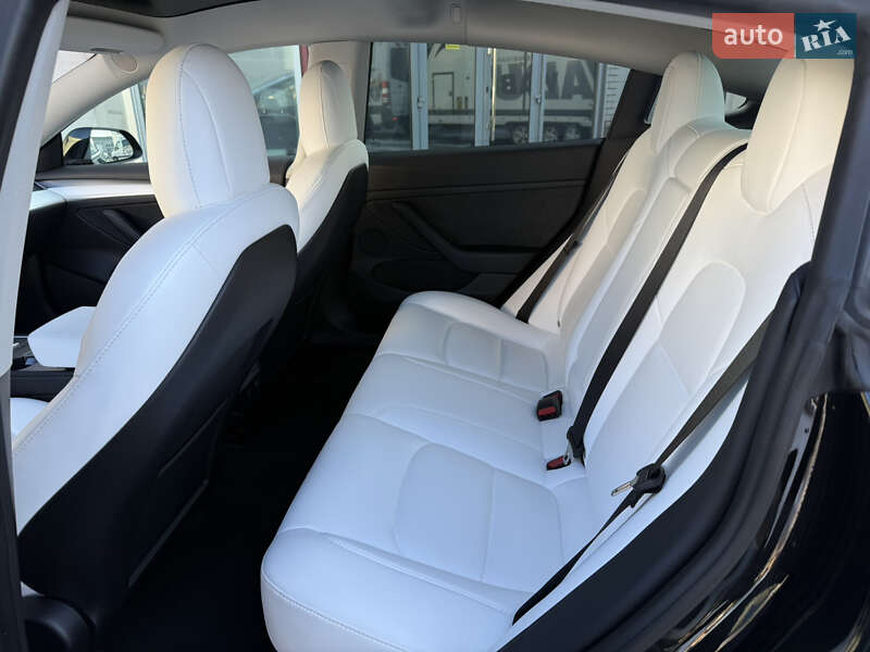 Седан Tesla Model 3 2022 в Броварах